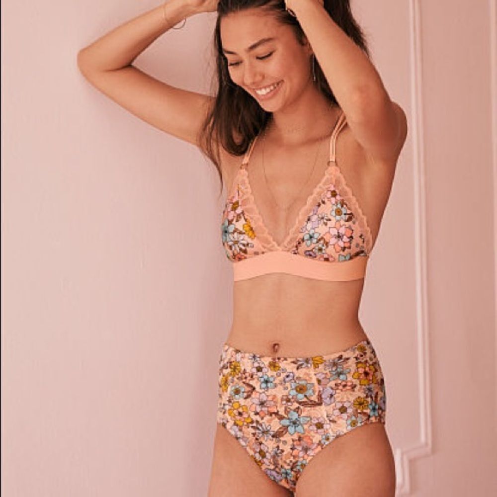 ✨ Victoria Secret Pink Floral Bralette✨